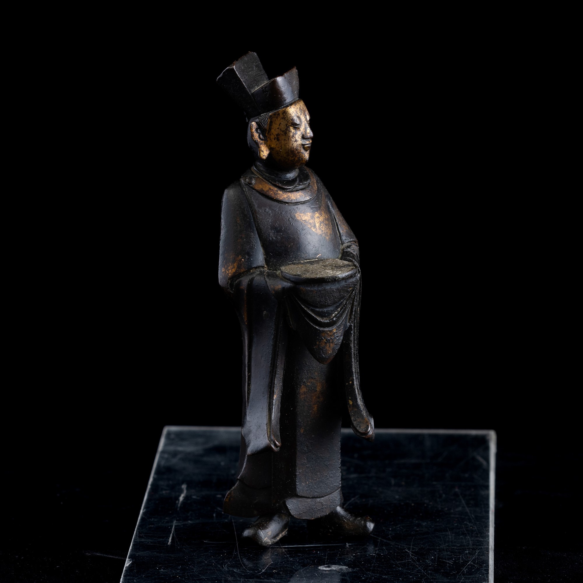 Figura in Bronzo Raffigurante Letterato con Testa Dorata, Cina, Dinastia Ming, XVII Secolo