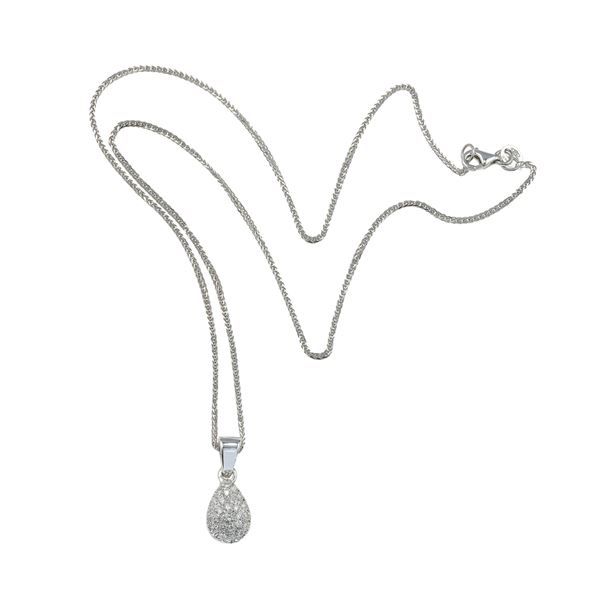 brilliant-cut diamond pendant necklace