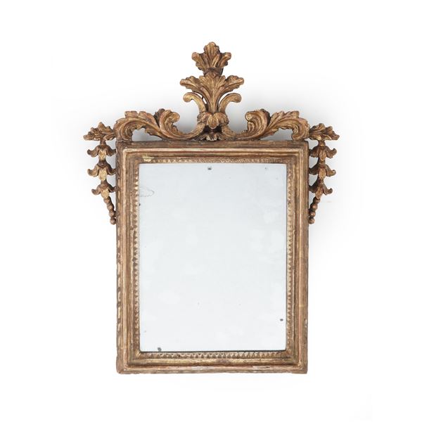 Specchiera in legno intagliato e dorato. XVIII-XIX secolo