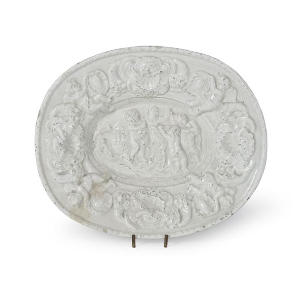 Piatto ovale. Lombardia, seconda metà del XIX secolo.