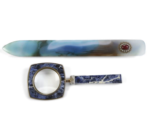 Lotto di una lente in lapislazzuli e argento e un tagliacarte in pietra dura. Italia XX secolo