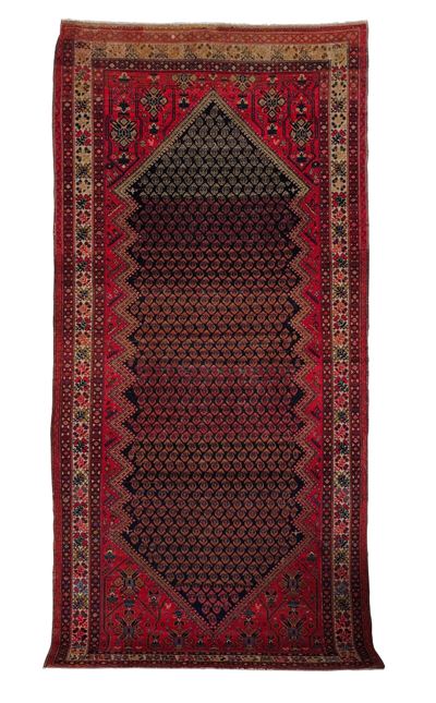 Tappeto Malayer, Persia, inizio XX secolo, campitura blu con decorazioni a bothe