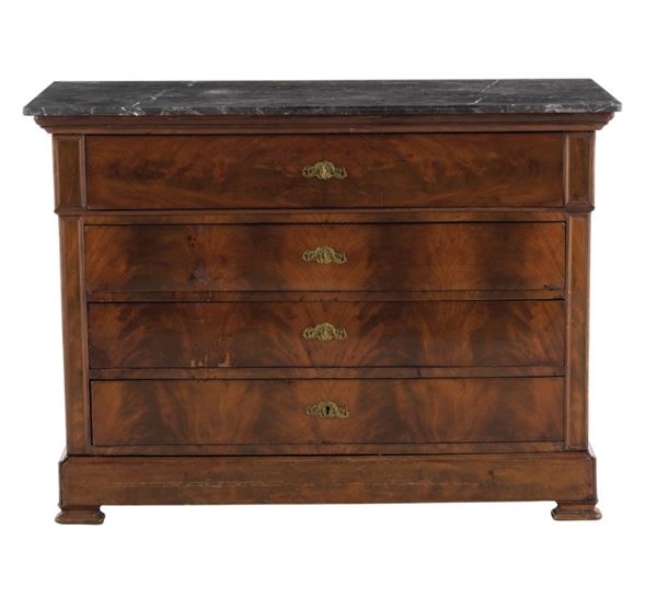 Cassettone lastronato in piuma di mogano. XIX secolo