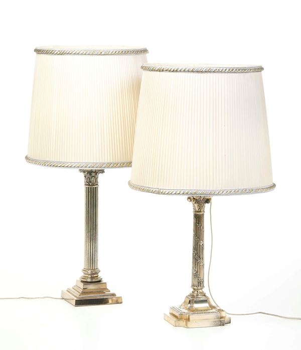 Due candelieri diversi in metallo argentato