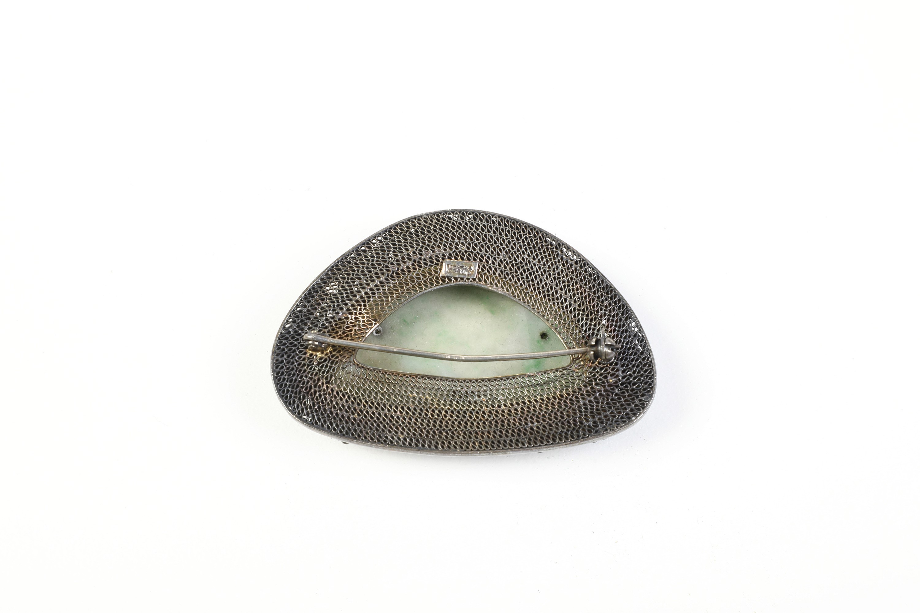 Spilla in Giada con Montatura in Argento Parzialmente Smaltato
