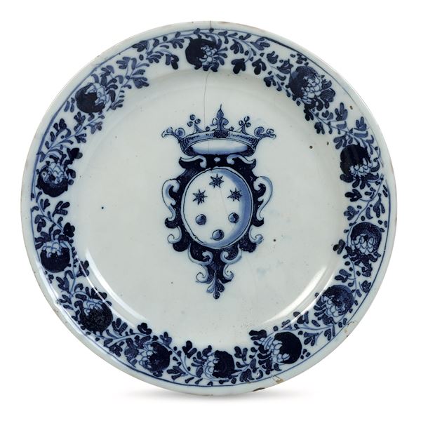 Piatto araldico Savona, seconda metà del XVIII secolo 