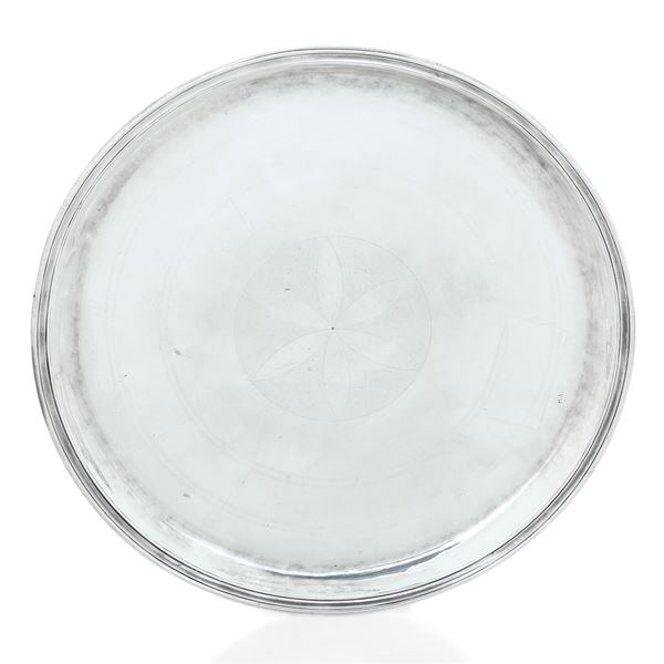 Genova XVIII secolo, marchio della "Torretta" con datario (parziale di difficile lettura) Alzata circolare