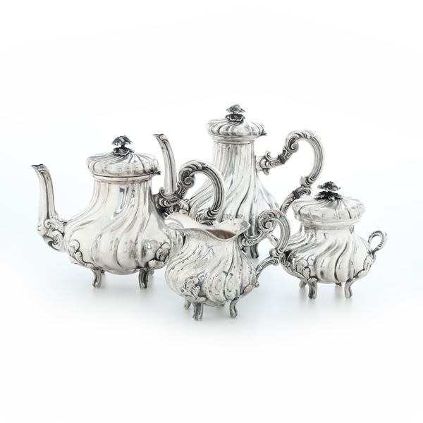 Servizio da tè e caffè. Argenteria italiana del XX secolo, argentiere I.M.A, Alessandria