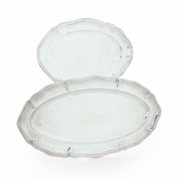 Due vassoi ovali. Argenteria italiana del XX secolo