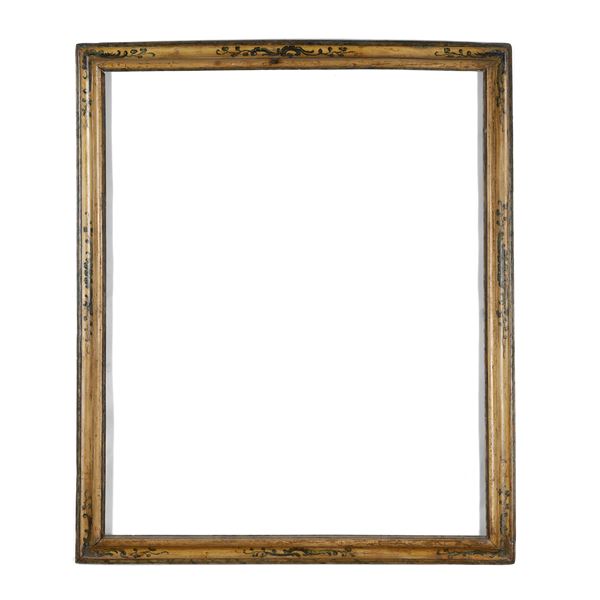 Coppia di cornici in legno intagliato e dipinto. XIX secolo