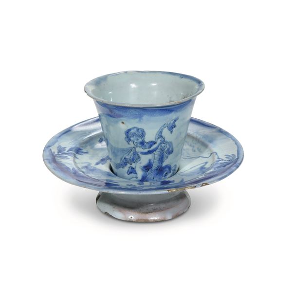 Una tazza e un piattino trembleuse Savona, primi del XVIII secolo