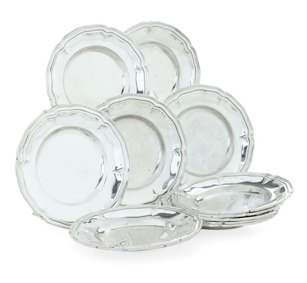 Dodici piatti porta pane. Argenteria italiana del XX secolo. Argentiere Cesa, Alessandria 