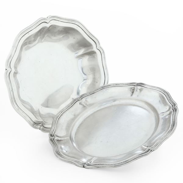 Due piatti. Argenteria italiana del XX secolo