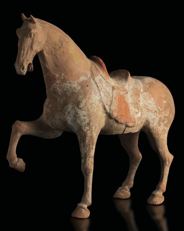 Figura di cavallo in terracotta con tracce di policromia, Cina, Dinastia Tang (618-906)