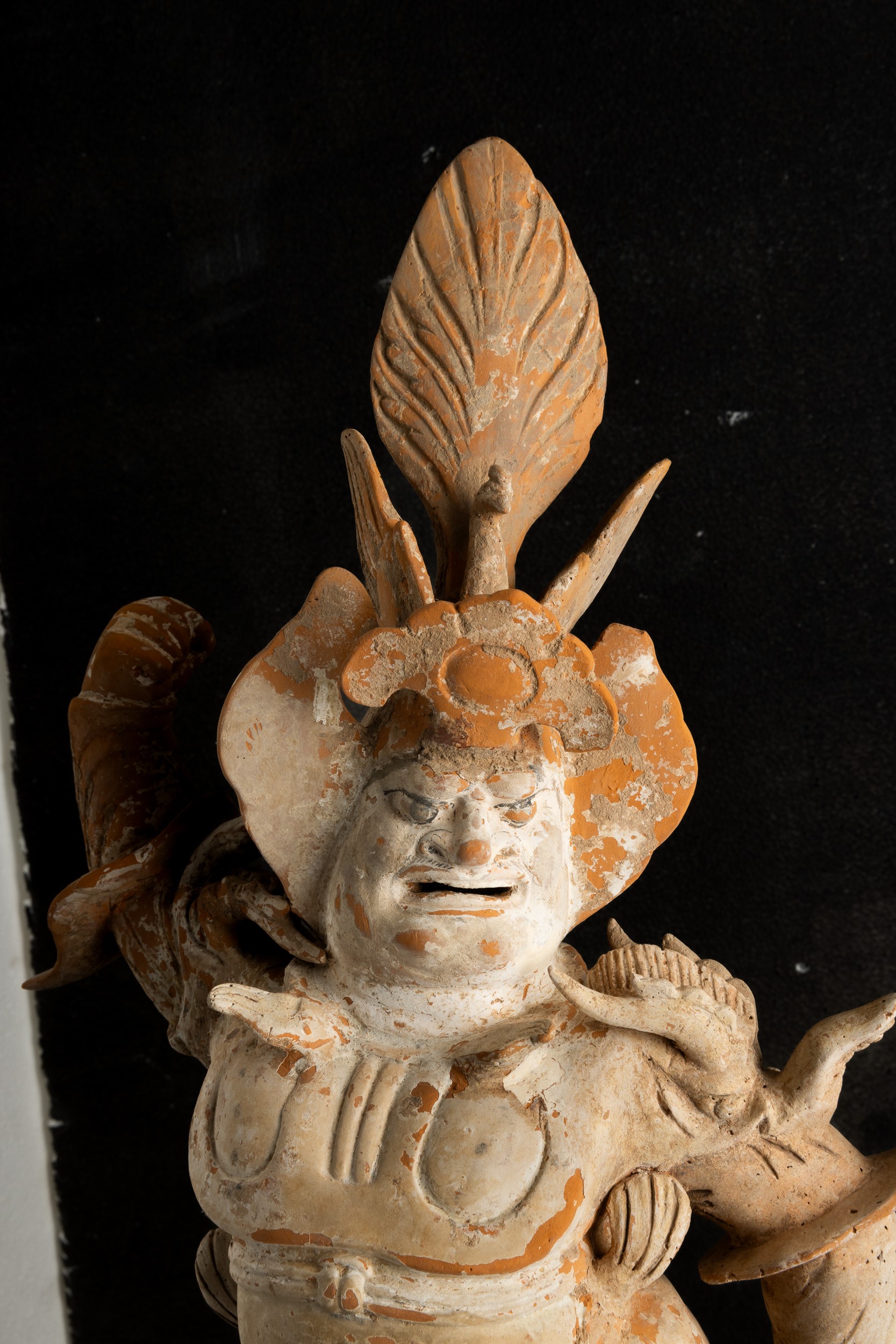 Figura di Guerriero in Terracotta con Tracce di Policromia, Cina, Dinastia Tang (618-906)