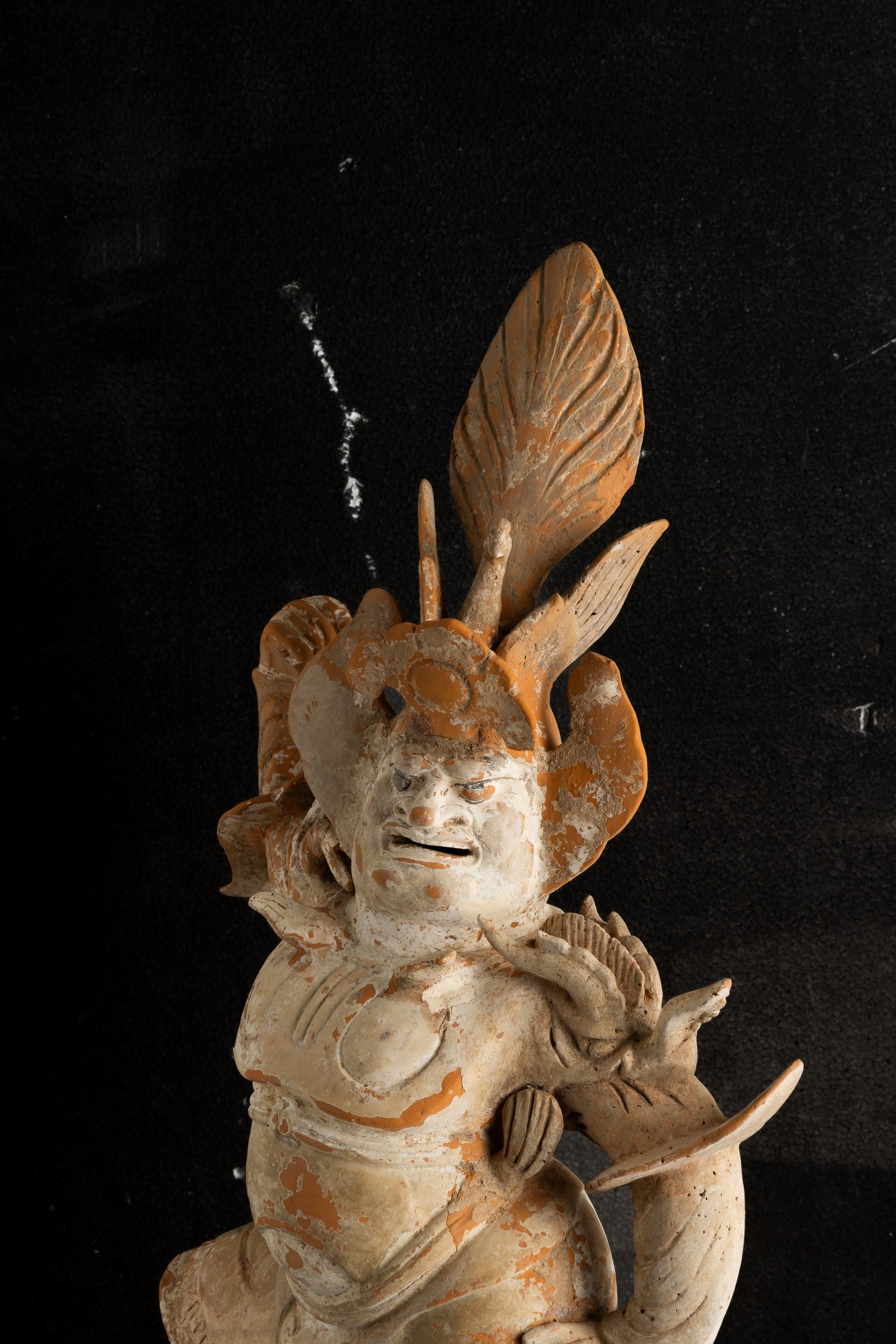 Figura di Guerriero in Terracotta con Tracce di Policromia, Cina, Dinastia Tang (618-906)