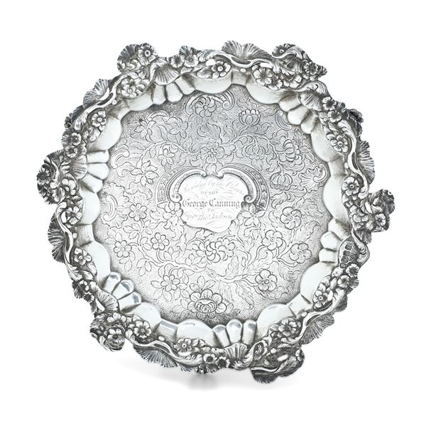 Londra 1819, marchio dell'argentiere parziale di difficile lettura (Edwall Farrell?) Salver