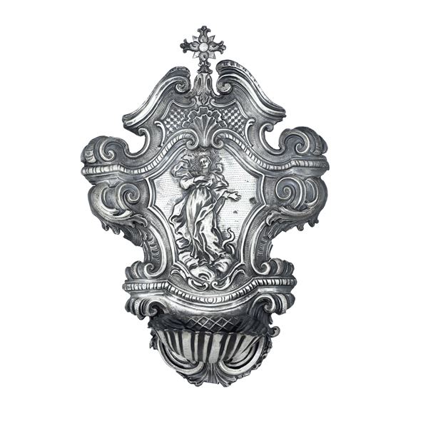 Genova, metà del XVIII secolo, marchio della "Torretta" con datario (17)49 Acquasantiera con l'Immacolata