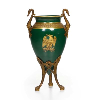 Vaso in Ceramica Verde con Disegni Dorati. Francia Fine XIX Secolo