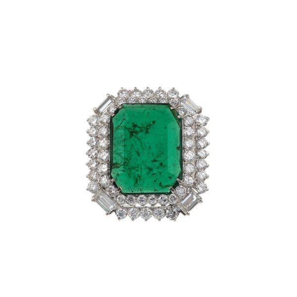Emerald weighing 5.50 carats estimated and diamond ring. Gemmological Report R.A.G. Torino n. J25003mn