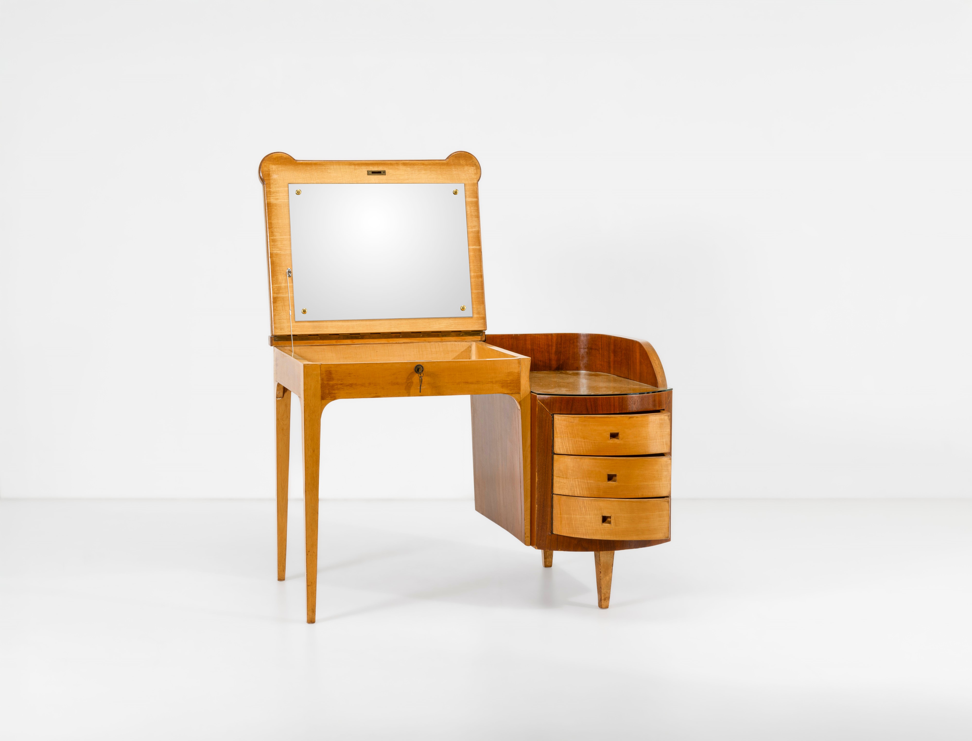 A. C. Magnani, A. Schieppati - Scrittoio-toilette.