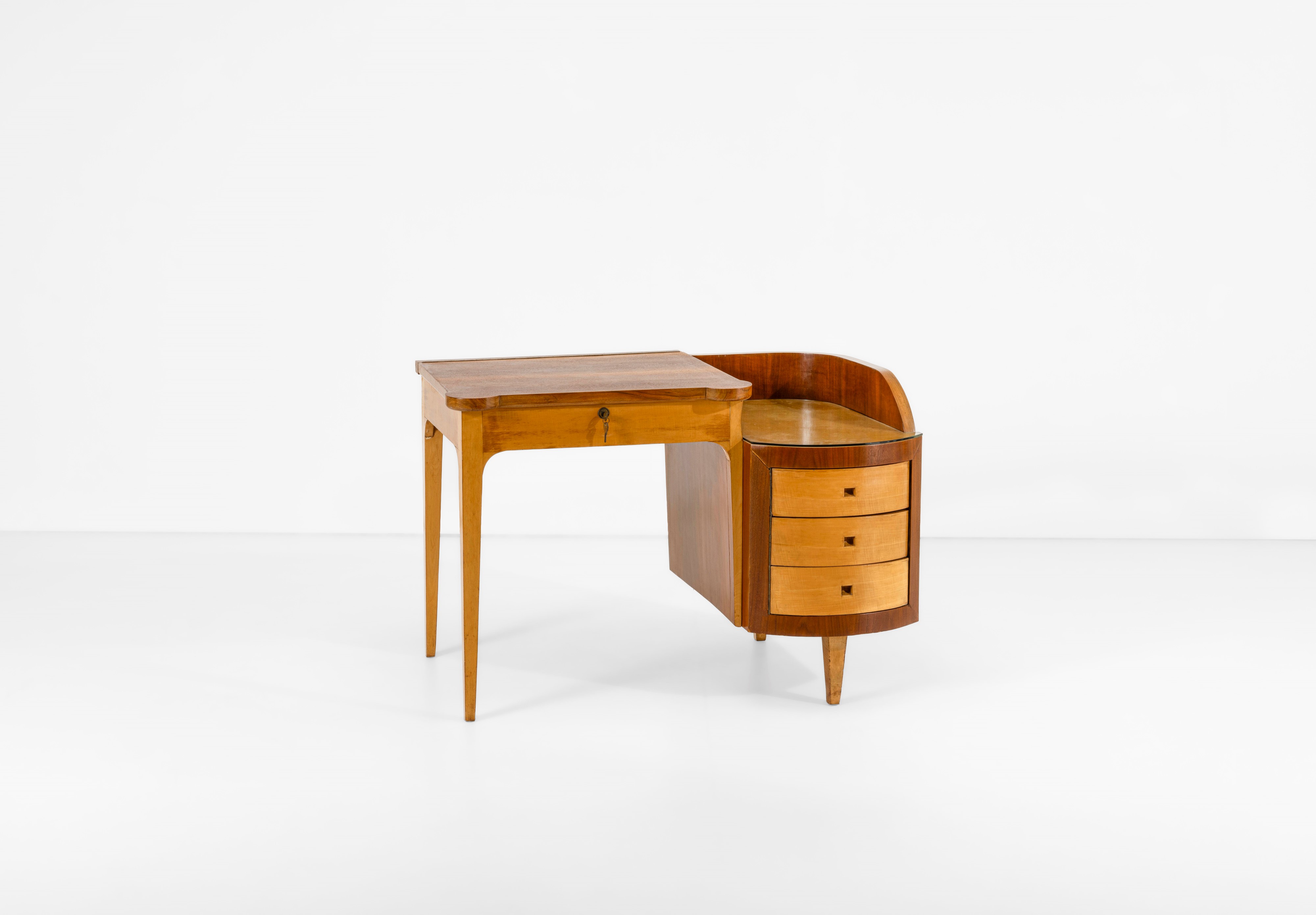 A. C. Magnani, A. Schieppati - Scrittoio-toilette.