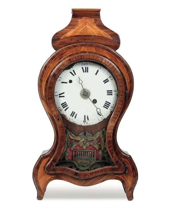 Pendola da tavolo con cassa lastronata. XIX secolo