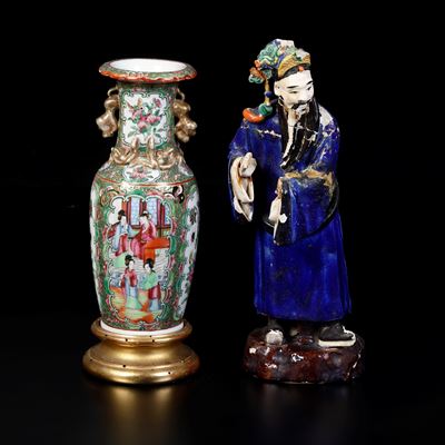 Vaso e Saggio in Porcellana. Cina XX Secolo