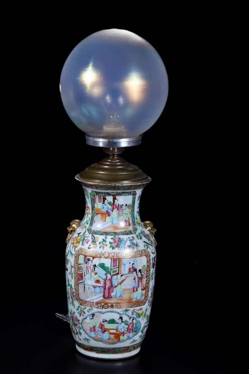 Vaso in porcellana. Cina XX secolo  - Auction Antiquariato - Cambi Casa d'Aste