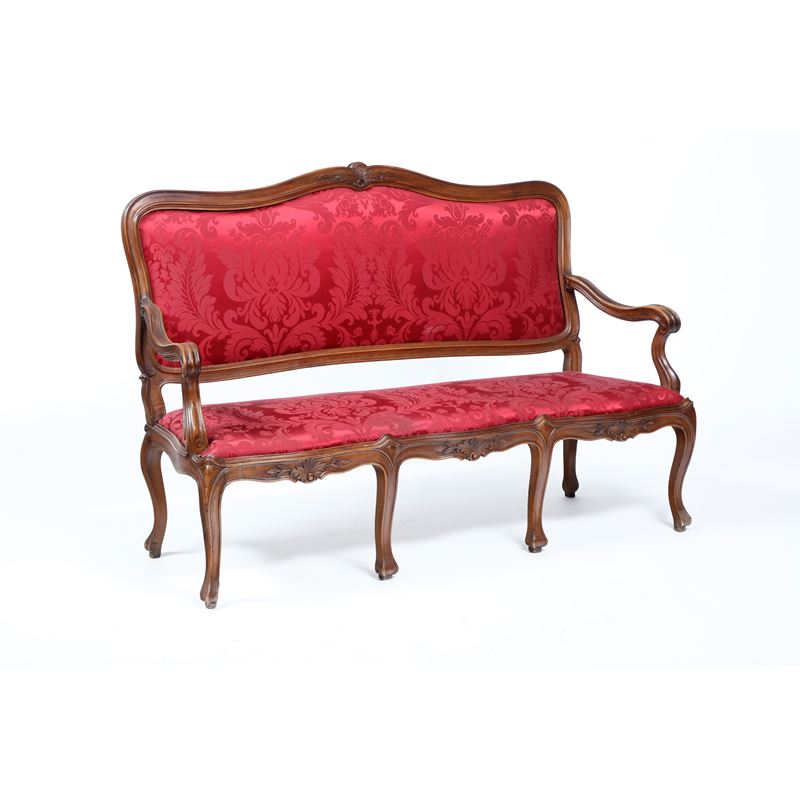 Divano in legno intagliato. XX secolo  - Asta Antiquariato - Cambi Casa d'Aste