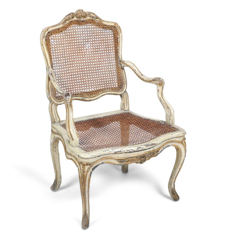 Poltrona in legno intagliato e laccato. XVIII secolo  - Asta Antiquariato - Cambi Casa d'Aste