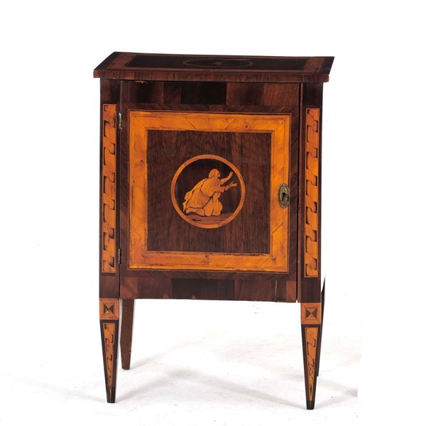 Comodino ad un'anta lastronato ed intarsiato in varie essenze. XVIII-XIX secolo