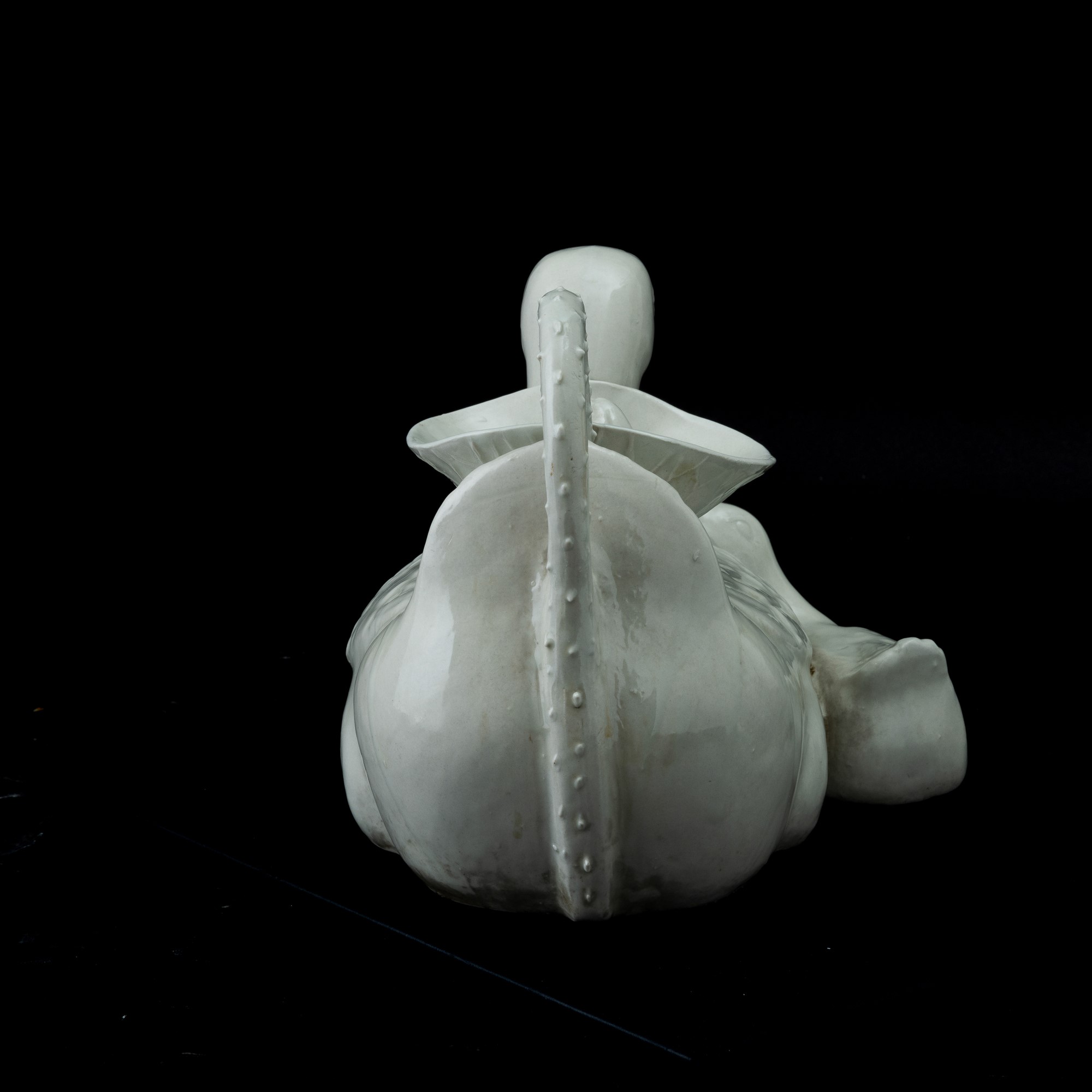 Versatoio in Porcellana Bianca Raffigurante Paperelle, Cina, Dinastia Qing, Prima Metà XIX Secolo