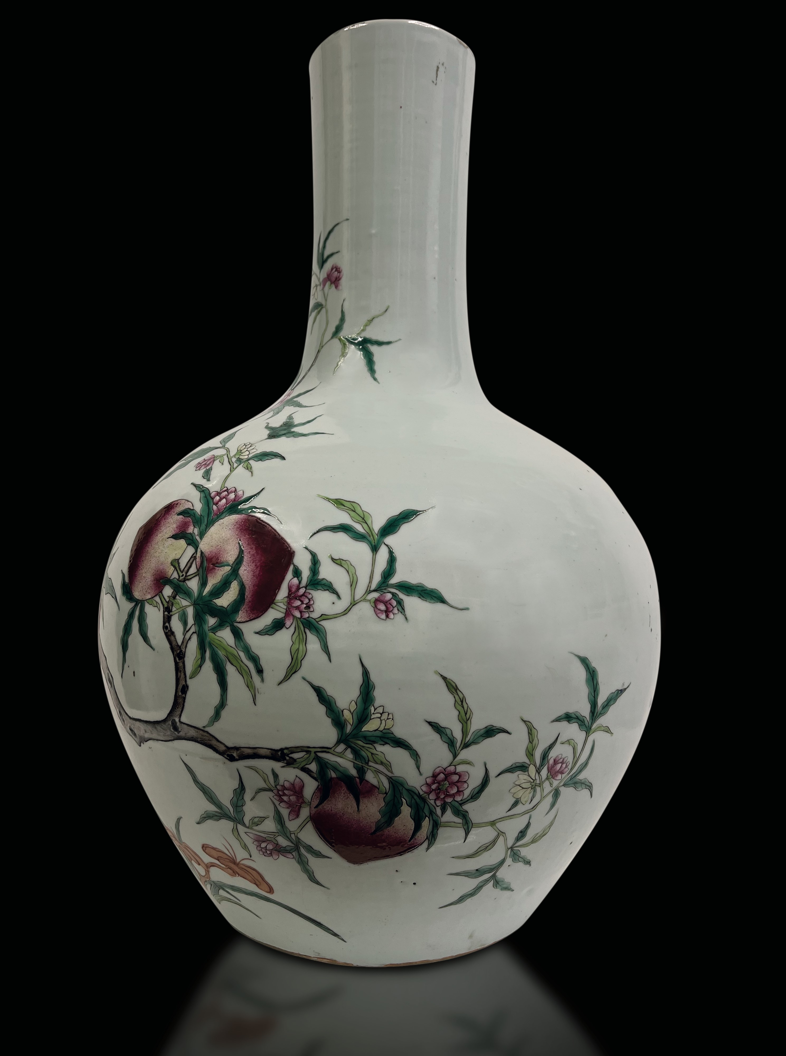 Vaso in Porcellana a Nove Pesche, Cina, Dinastia Qing, Epoca Dao Guang (1821-1850)