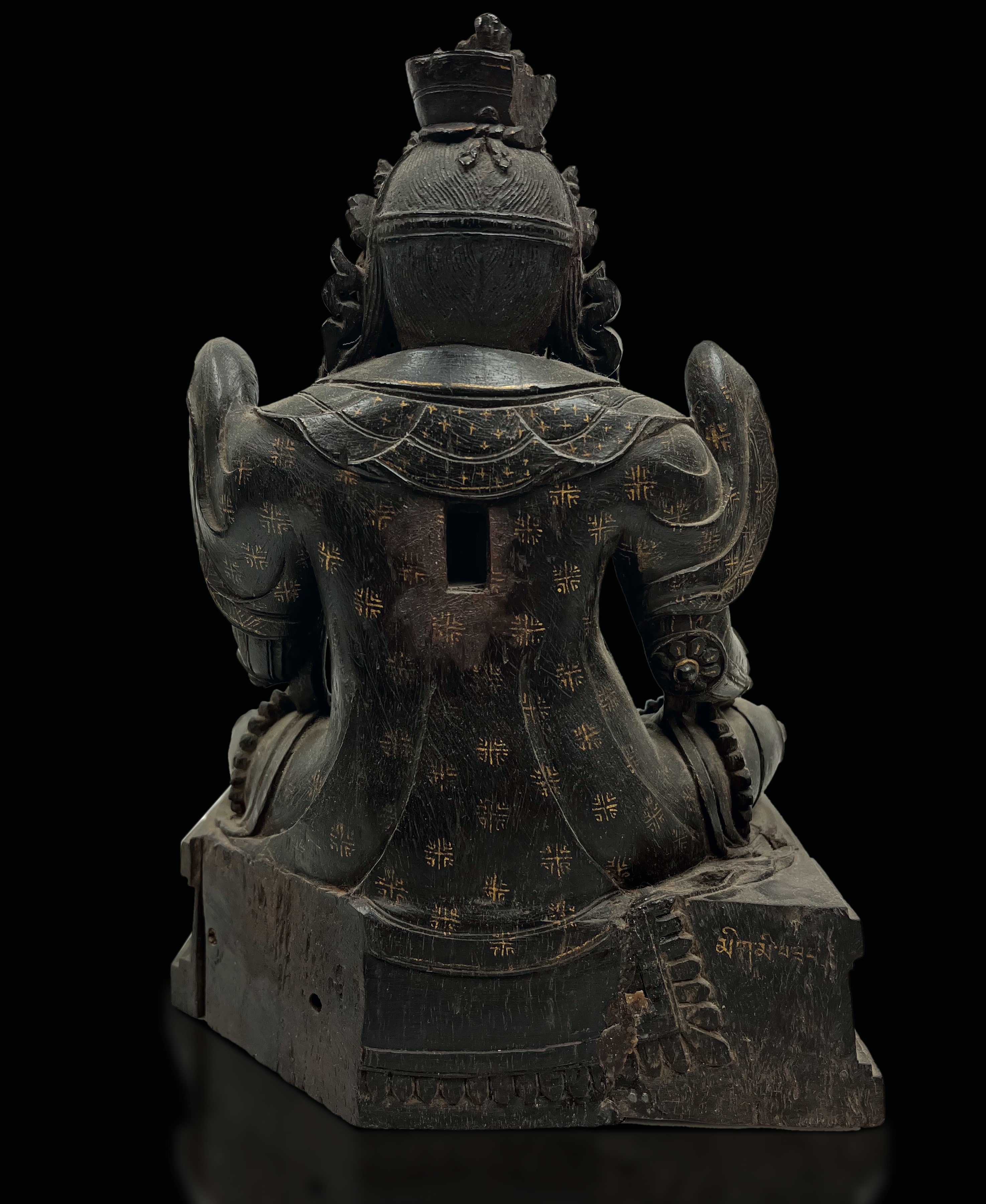 Coppia di Statue Raffiguranti Guerrieri Scolpita in Legno di Zitan con Tracce di Doratura e Motiv...
