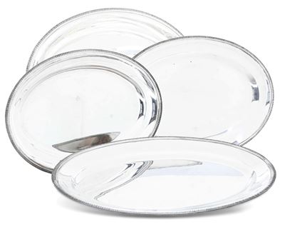 Argentiere Miracoli, Set di 4 vassoi ovali in argenteria milanese (argento fuso e sagomato), XX s...