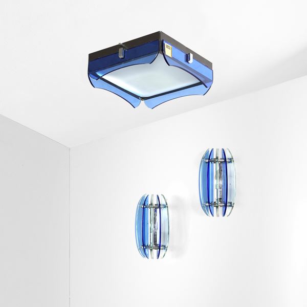 Due lampade a parete e una lampada a plafone