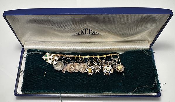 VARIE. Mini parure con dodici miniature.