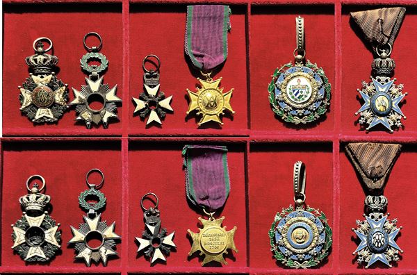 VARIE. Lotto di una parure di miniature, sei decorazioni e due mignon.