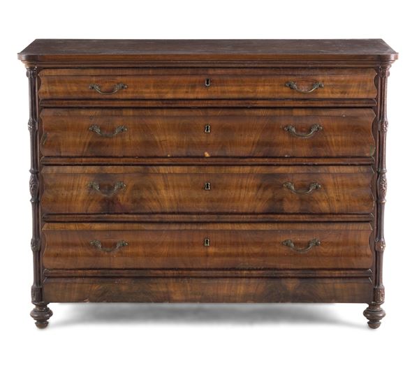 Cassettone lastronato. XIX secolo