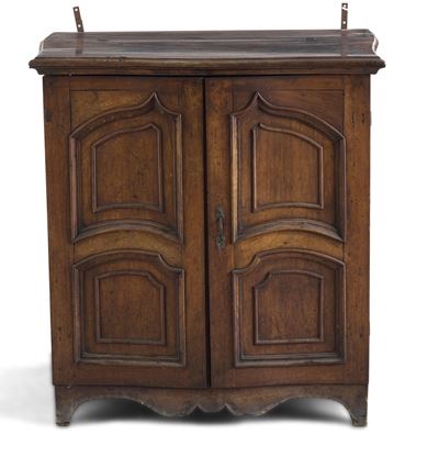 Piccola Credenza in Legno Intagliato. XIX Secolo