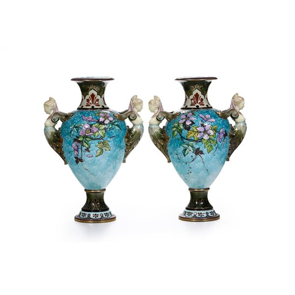 Coppia di grandi vasi firmati E. Bertrand. Francia, 1920-30 circa.