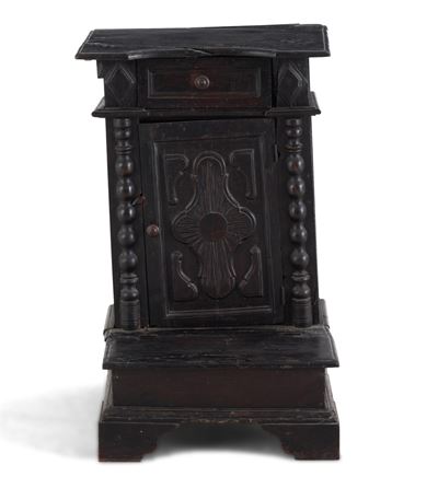 Inginocchiatoio in Legno Intagliato. Elementi Antichi