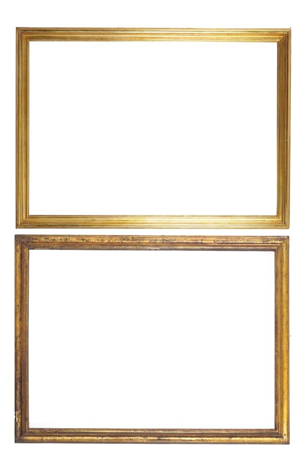 Coppia di cornici in legno intagliato e dorato. XX secolo
