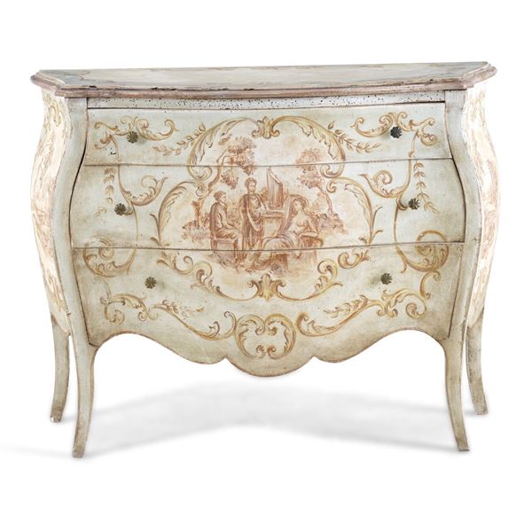 Cassettone bombato in legno dipinto. XX secolo