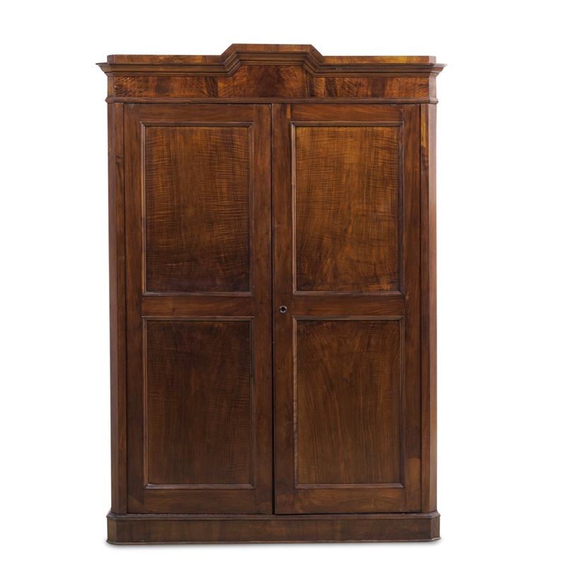 Armadio in legno a due ante. Fine XIX - inizi XX secolo  - Asta Antiquariato - Cambi Casa d'Aste