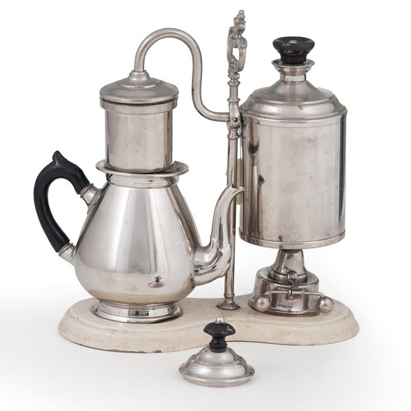 Caffettiera ad alcol in metallo argentato. XX secolo