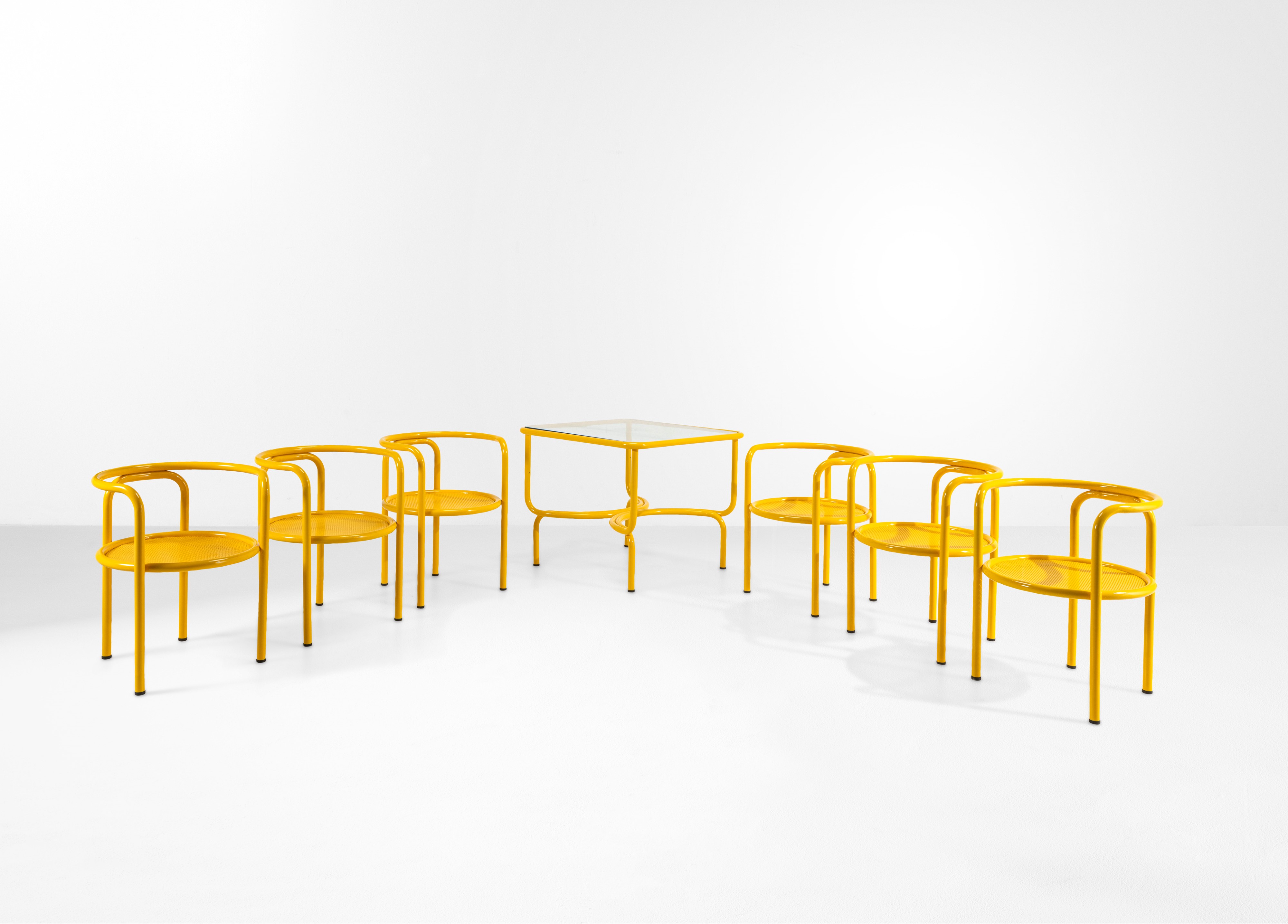 Gae Aulenti - Un Tavolo e Sei Sedie della Serie Locus Solus.