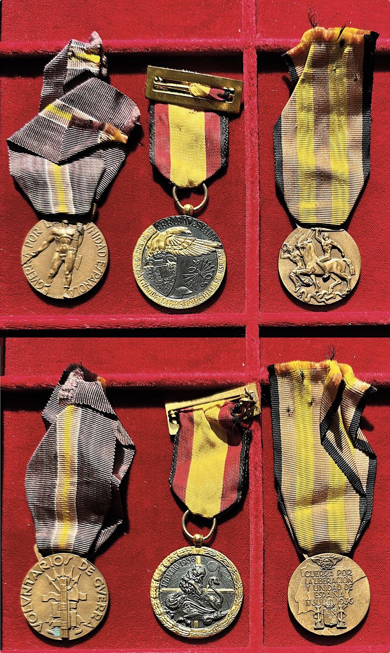 SPAGNA. Lotto di tre onorificenze.  - Auction Numismatics - Medals and popes - II - Cambi Casa d'Aste