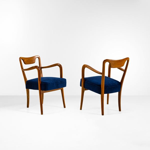 Due poltroncine.